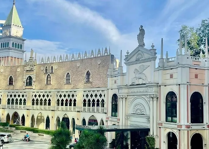 Apartment 1br Luxe Bgc Venice Grand Canal Staycation Manila
